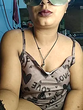 Manpreet kaur21 online show from July 20, 12:51 pm