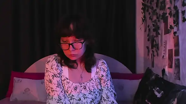 dreamgirllovee online show from September 21, 8:29 pm