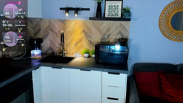 Hannah Carr online show from March 11, 8:22 pm