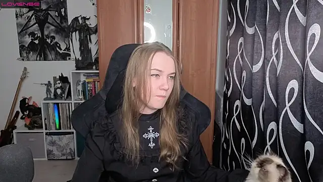 stellablondy online show from June 16, 1:56 pm