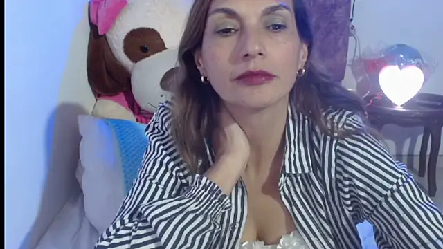 italagomez  online show from October 19, 12:45 am