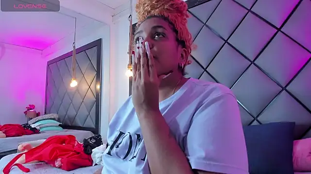 ELLA KELLY online show from April 7, 12:18 pm