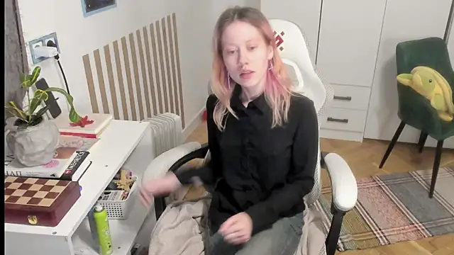 Silly  Milly online show from June 4, 1:22 am