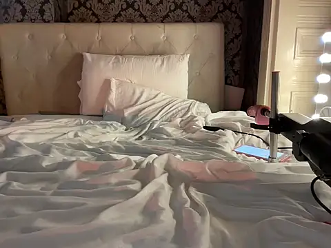 LucyLuxee19 online show from September 23, 6:39 pm