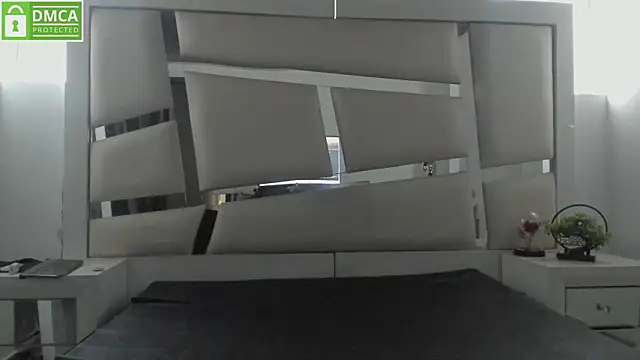 chrystal js online show from February 5, 5:38 pm