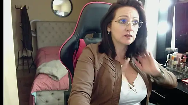 Carol Scottt online show from December 1, 4:38 am