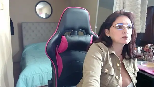 Carol Scottt online show from March 6, 11:00 pm