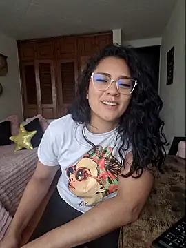 Thaliacooper  online show from September 11, 5:35 pm