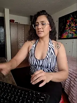 Thaliacooper  online show from April 18, 7:58 pm