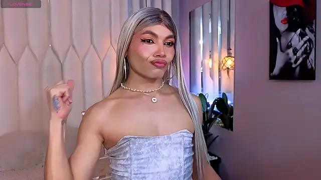 Megan Do Santos online show from April 15, 2:28 pm