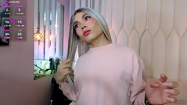 Megan Do Santos online show from April 20, 8:01 pm