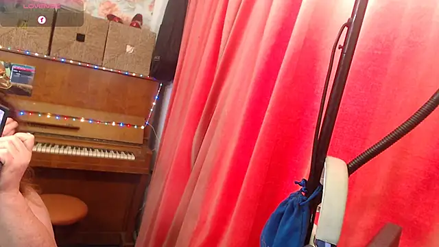 RoseRed69 online show from December 16, 5:46 am