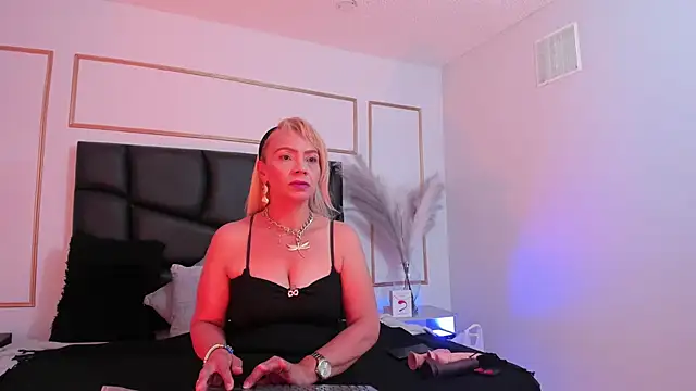 AnastasiaTaylor  online show from March 18, 7:52 pm