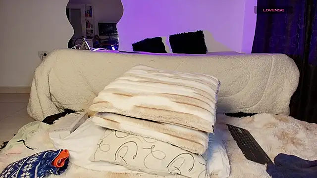 Madeline Dreams online show from September 24, 9:19 am