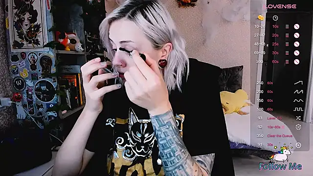 NaniMoore online show from October 12, 7:55 am