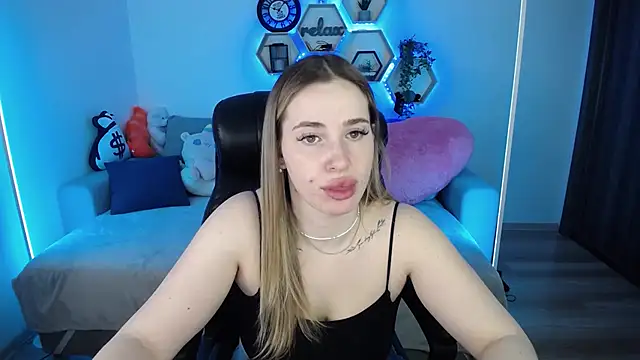 SabrinViolet online show from March 22, 9:15 am