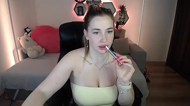 SabrinViolet online show from July 12, 8:26 am