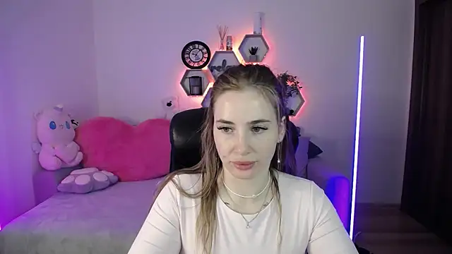 SabrinViolet online show from April 17, 8:05 am