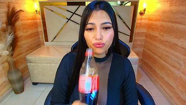 Dakotha v  online show from December 5, 3:50 am