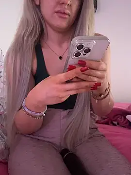 Holly-Glamour online show from December 19, 2:27 am