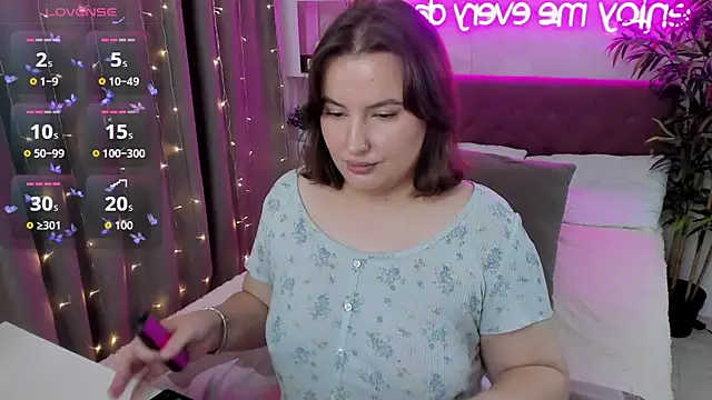 FeralPeach online show from September 20, 4:33 am