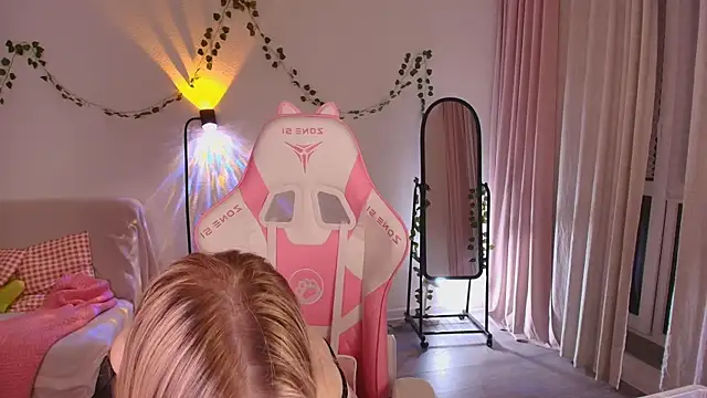 Eva Davi online show from December 22, 2:15 am