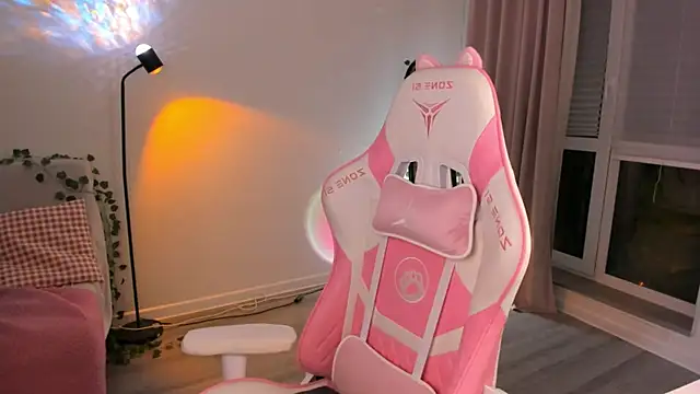 Eva Davi online show from February 8, 3:43 am