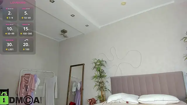 Ruth Oliver online show from October 3, 1:22 am