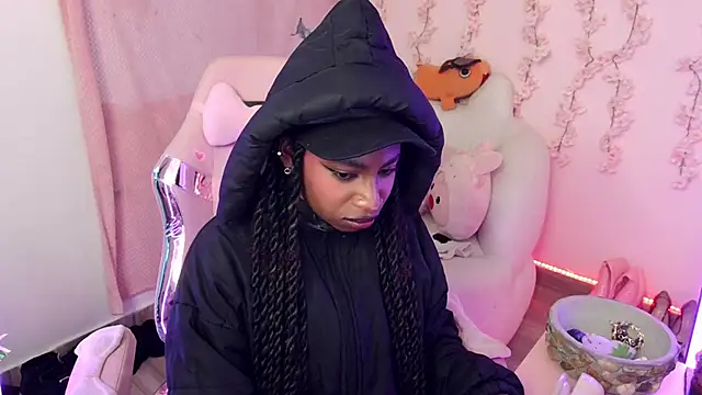 Queen perla  online show from December 17, 11:20 pm