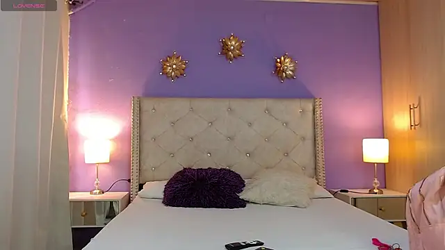 Kim and Mia online show from October 9, 3:49 pm