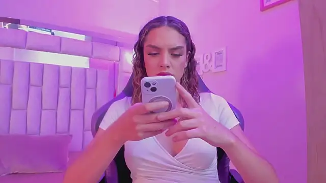 mariiahneedles online show from February 24, 11:25 pm