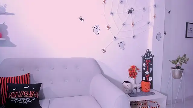 DannaHyde online show from October 13, 6:10 pm