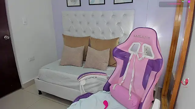 kitty kayo online show from January 7, 3:43 am