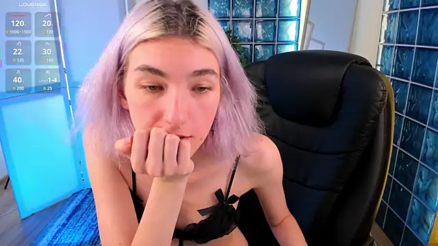 Mia Cheers online show from October 13, 2:20 pm