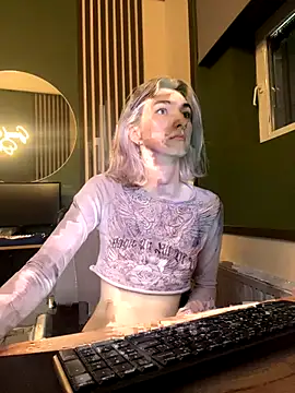 Mia Cheers online show from November 20, 9:27 pm