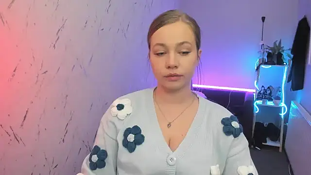 holly xglam online show from April 13, 7:47 pm