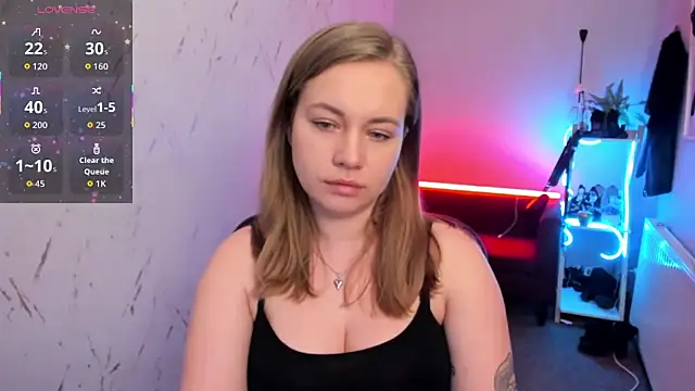 holly xglam online show from March 19, 8:57 pm