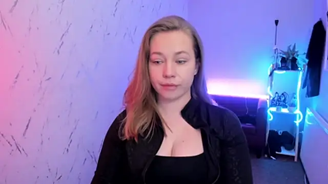 holly xglam online show from April 11, 6:11 pm