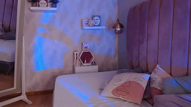 LeenaBrown online show from September 18, 12:58 pm