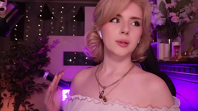 Chriss Fox online show from March 18, 5:18 pm