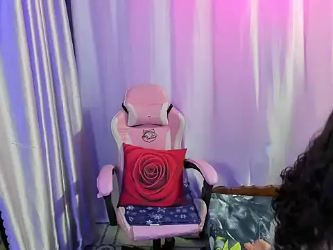 Julie nguyen online show from July 14, 7:13 am