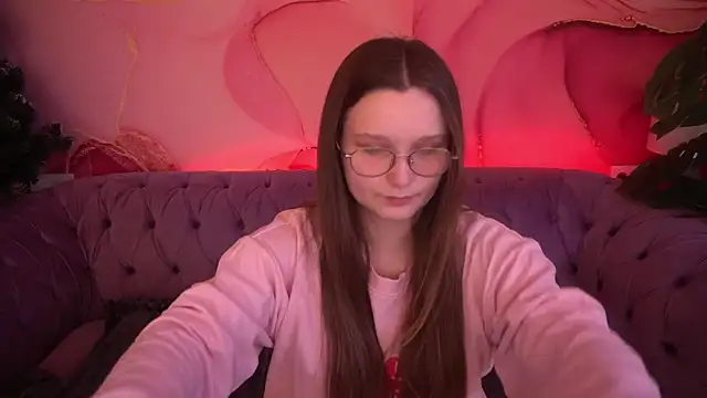 MagicPeachh  online show from December 22, 1:36 pm