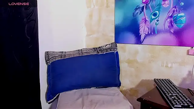 Lauren Hills069 online show from February 25, 12:31 am