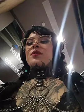 taaylor33 online show from May 15, 11:40 pm