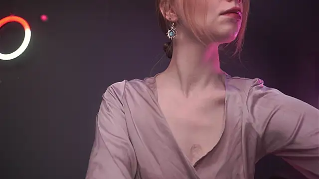 ginger hugs online show from January 7, 10:02 pm