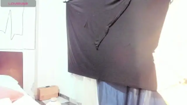 latinaStepmom online show from April 15, 12:33 am