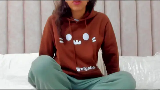 FreyaMoller online show from December 3, 1:46 pm