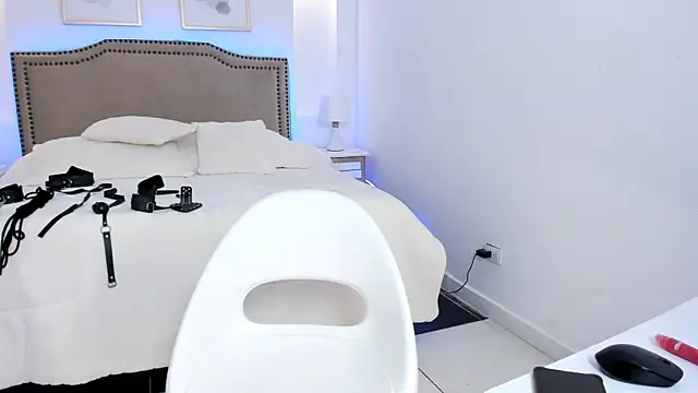 RACHEL EV online show from February 4, 7:55 am