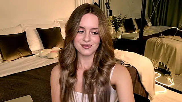 RozzitaBedberry online show from April 15, 3:23 pm