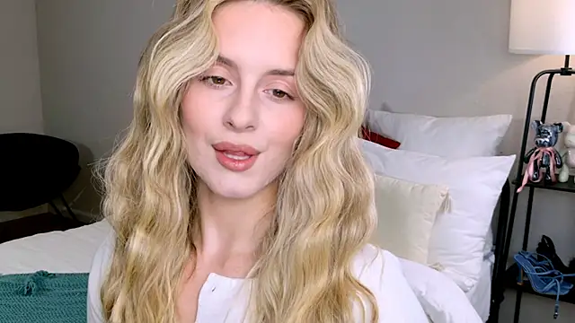 RozzitaBedberry online show from October 29, 1:04 pm